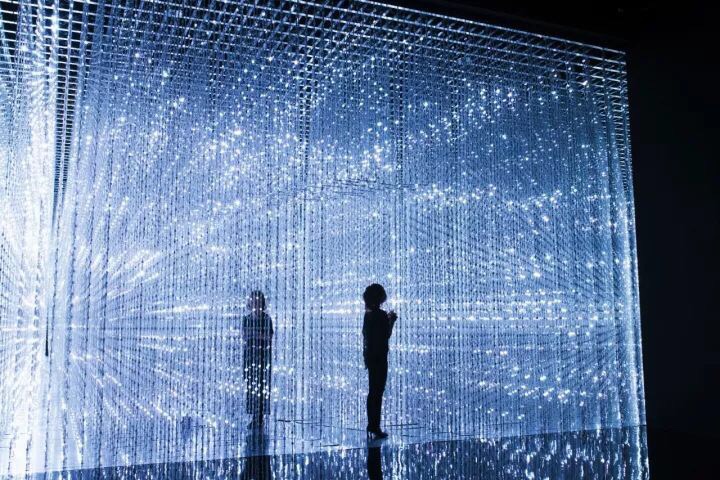 摆脱低俗声光电,来 teamlab 展体验高科技遛娃