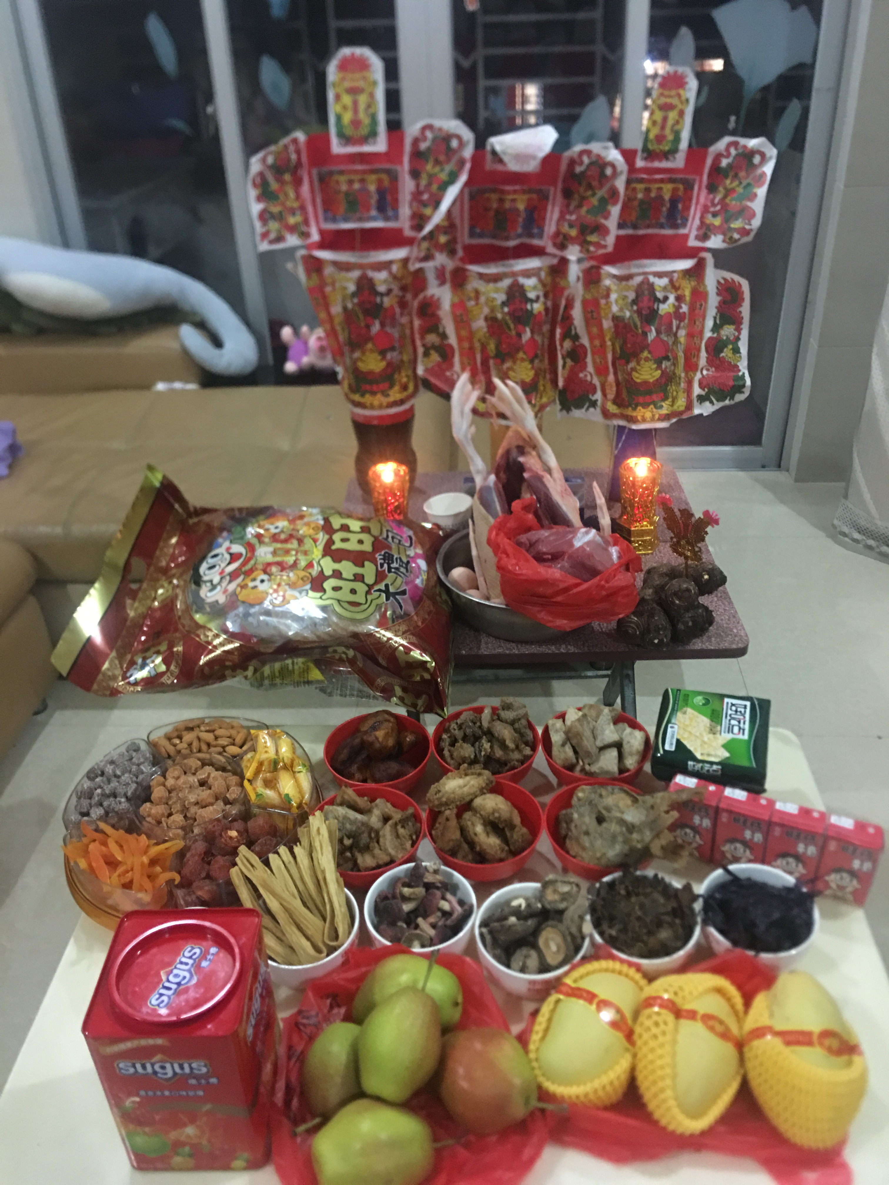入乡随俗,身为闽南人,春节当然要按闽南风俗,正月初一拜天公是每