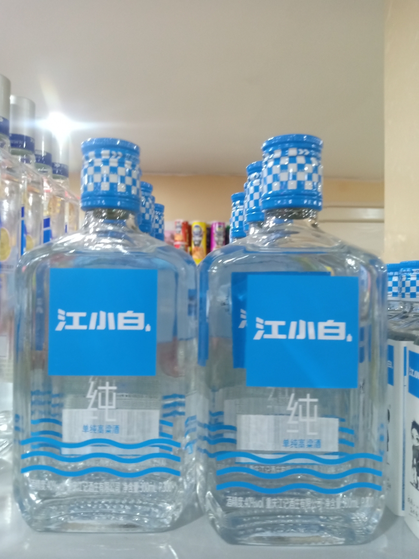 品  名:江小白 规  格:300ml 酒精度:40%vol 零售价:￥48元