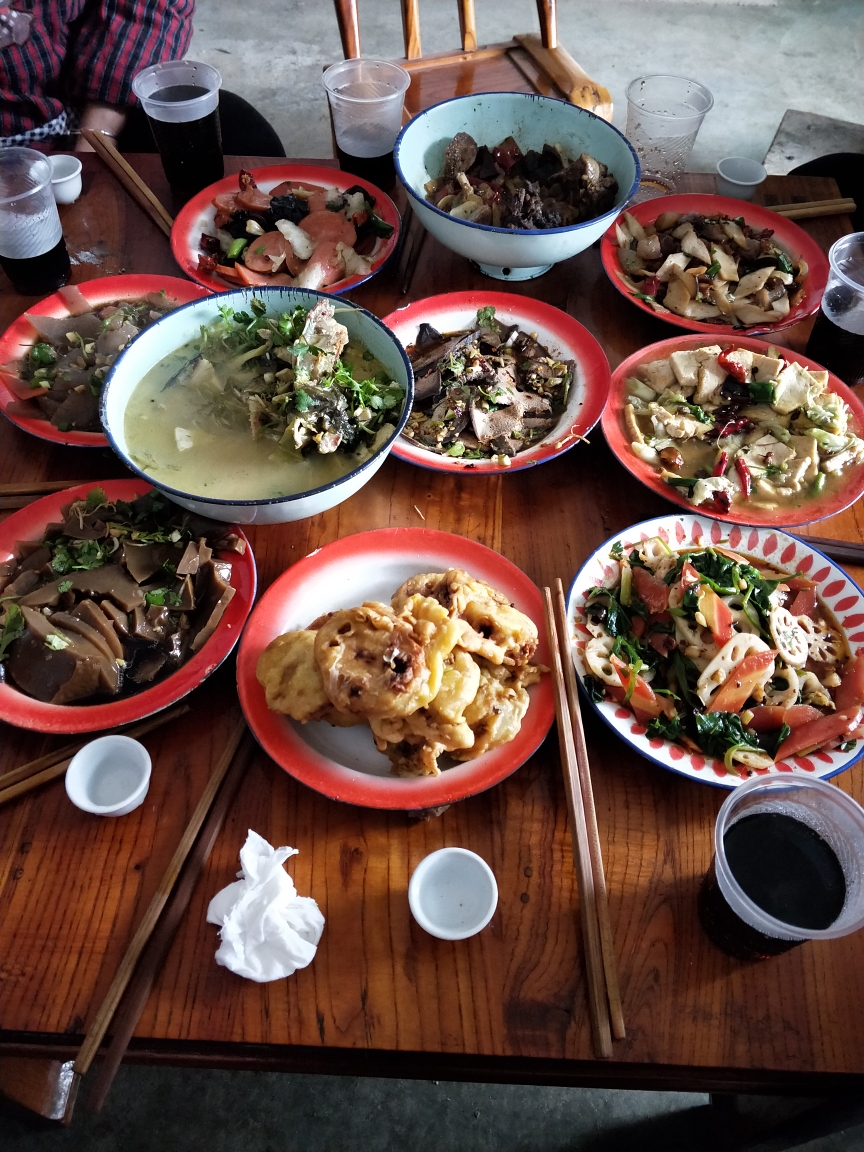 总能品尝到亲人亲手烹饪的美食,那是家乡的味道,远胜过世间的山珍海味