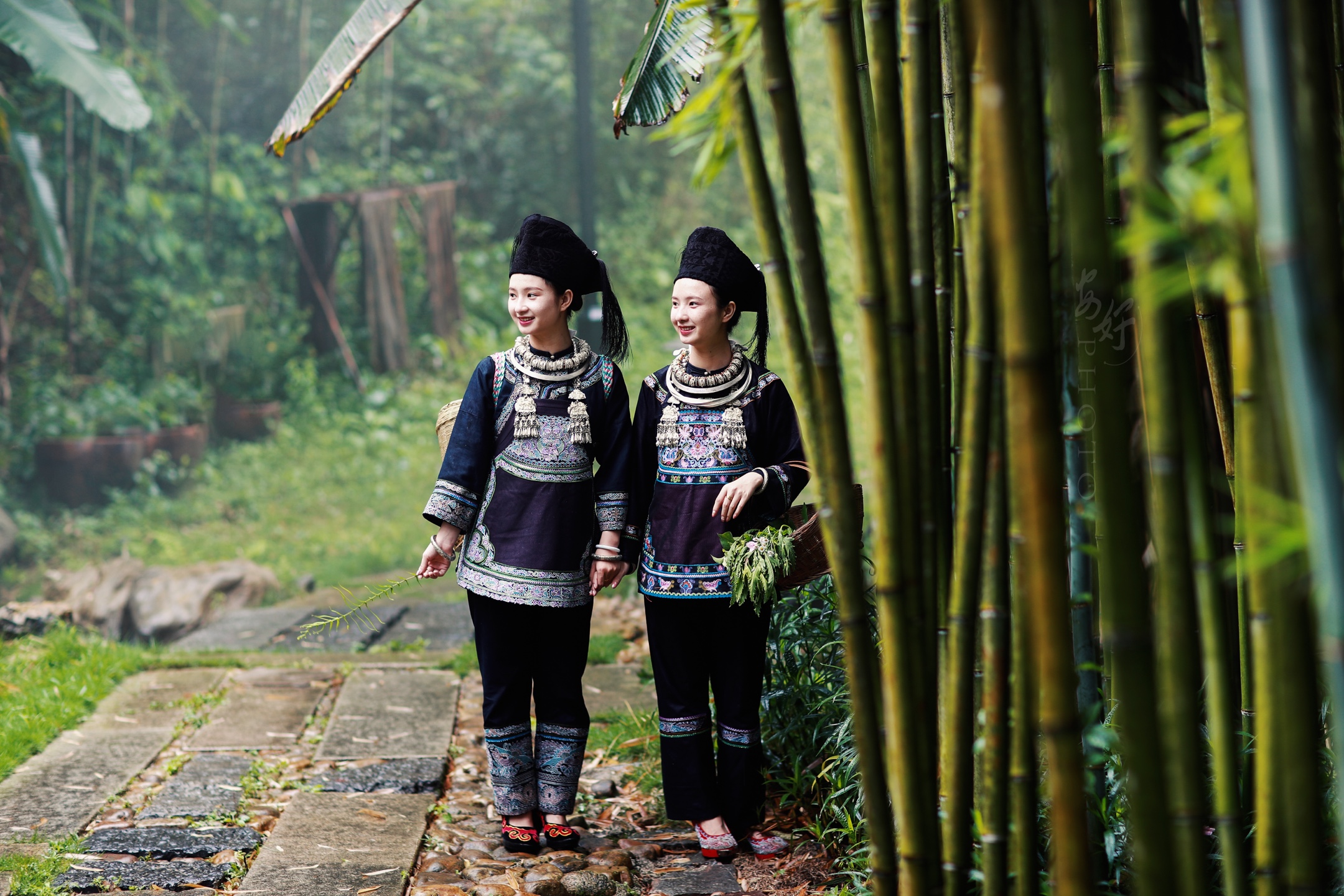 协会《水旅姑娘》拍摄活动出镜:孪生姐妹摄影:安好场景:水甫水族寨