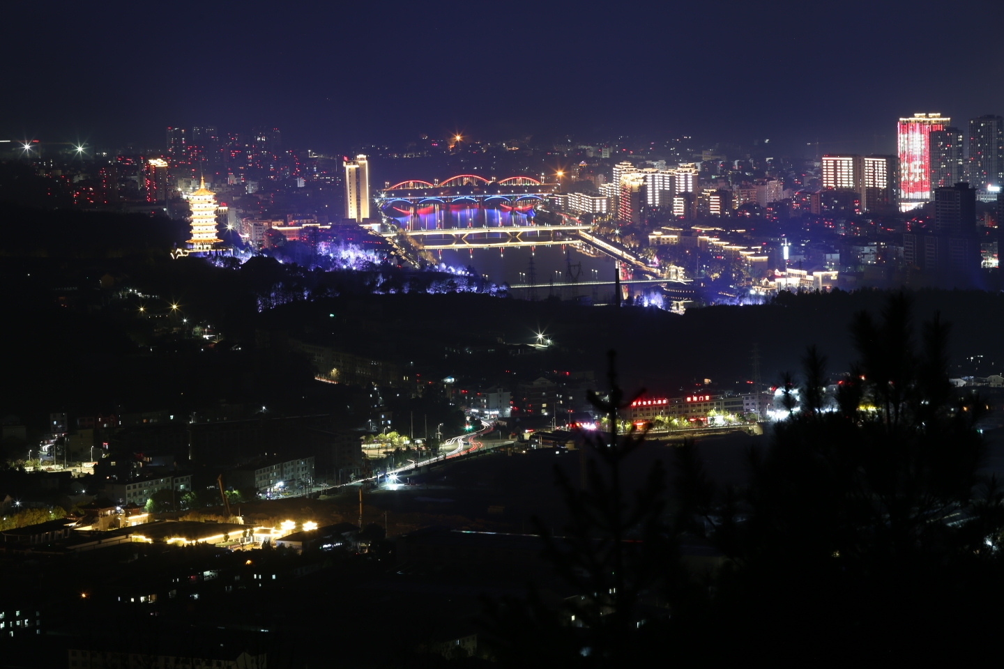 山城龙泉夜景
