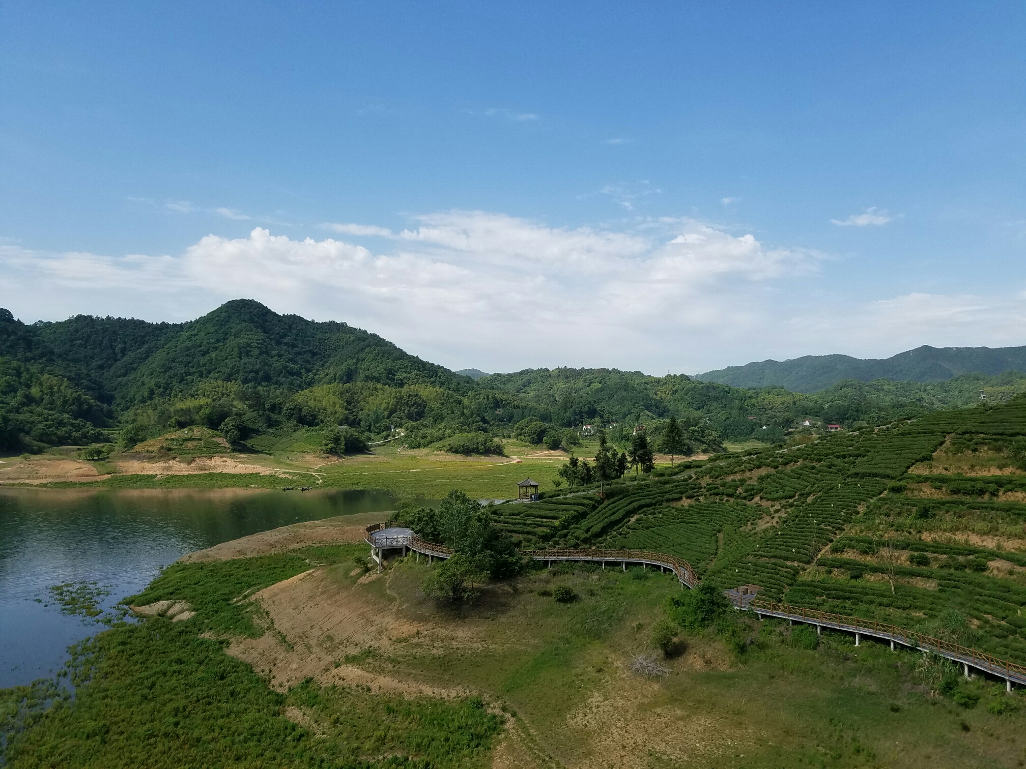 驴友团快乐行之二一一一响洪甸水库闲云潭影休闲农庄