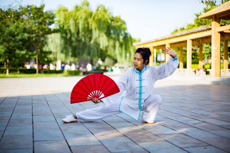 撷取丽影赞神功——摄影师拍摄太极拳