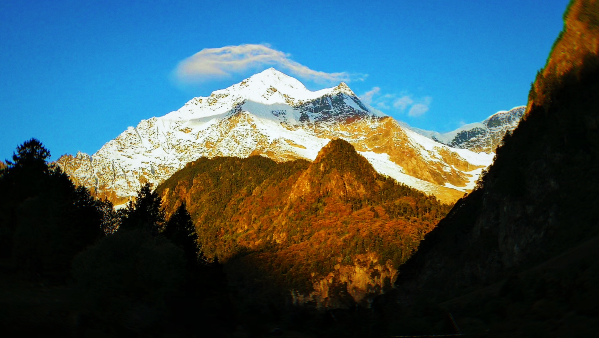 梅里雪山日照金山奇观(vv首发)