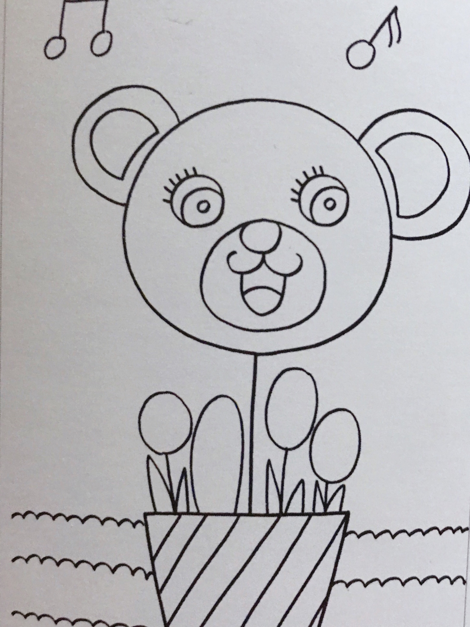 步骤三:先用油画棒给小熊涂上颜色,再用水彩笔来表现花盆.