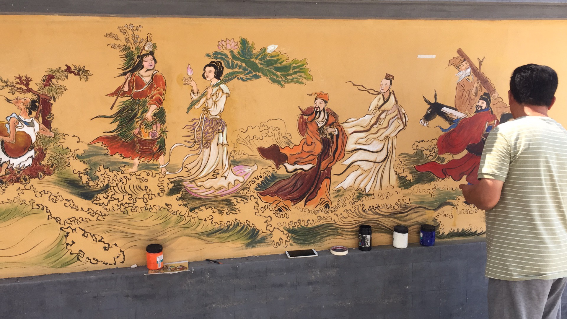 观音寺龙王殿小院门内侧绘制的大型壁画
