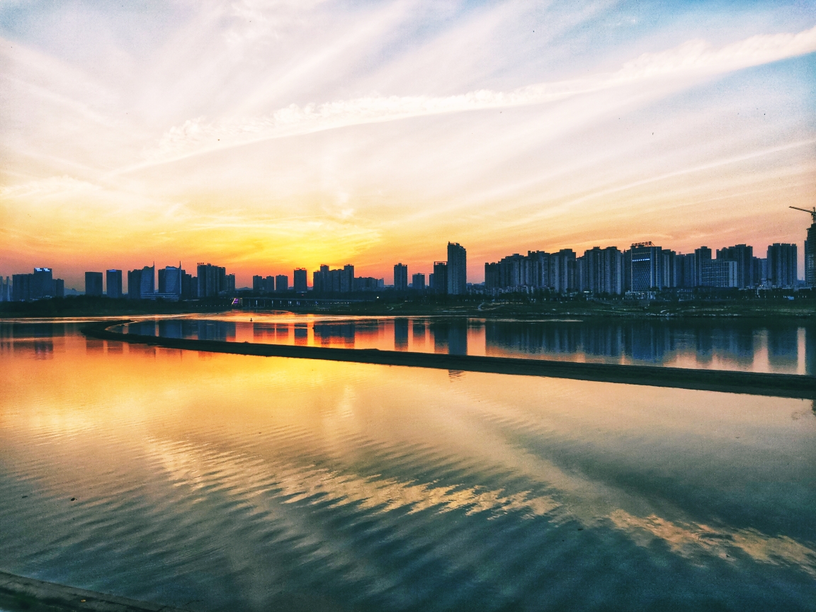 南充印象嘉陵江湿地公园夜景(手机版)完稿于5,10日.