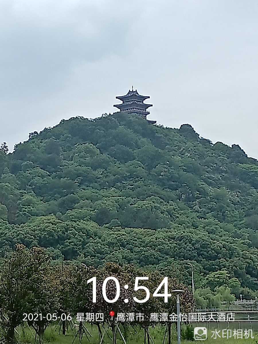 马鞍岭,是位于余江区邓埠镇以东的一座山峰.山似马鞍,因而得名.