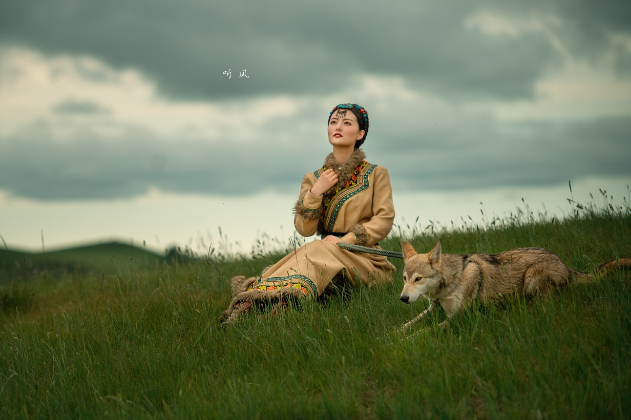 请您欣赏金丝彩岩手工艺作品——蒙古族部落妇女系列-草原元素---蒙古元素 Mongolia Elements