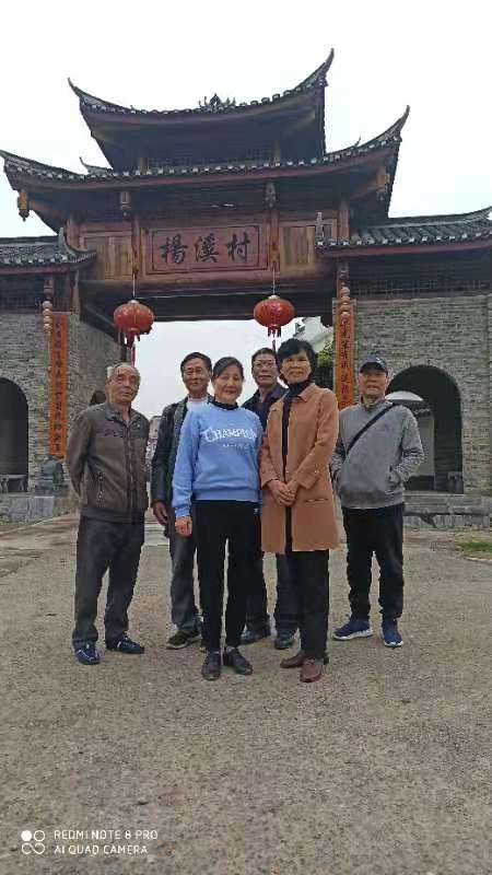 桂林恭城知青公社文创组部分成员于3月25日,驱车前往恭城县西岭镇景区