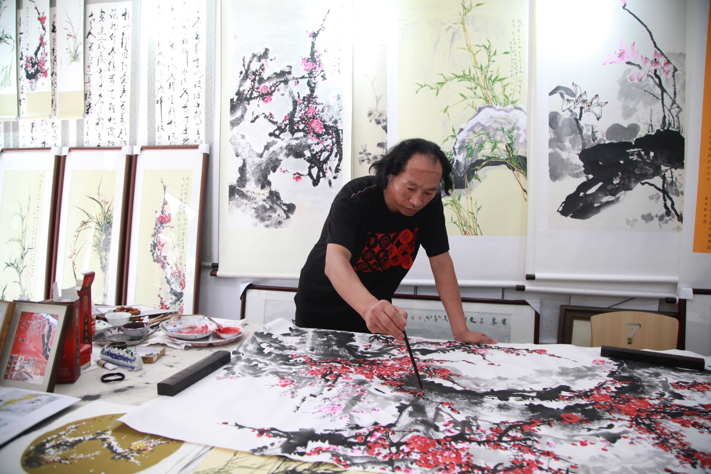 让作品说画--采访中国当代书画名家张艺