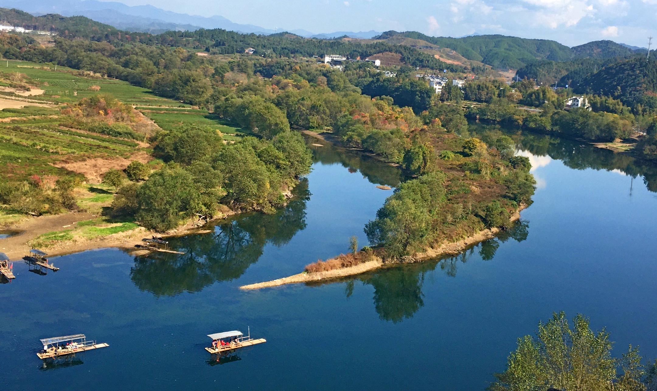 月亮湾位于江西省上饶市婺源县县城(紫阳镇)往李坑景区5处