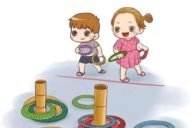 套圈游戏:投掷小圈,宝宝在一定的距离去扔小圆圈,套住纸卷芯算成功.