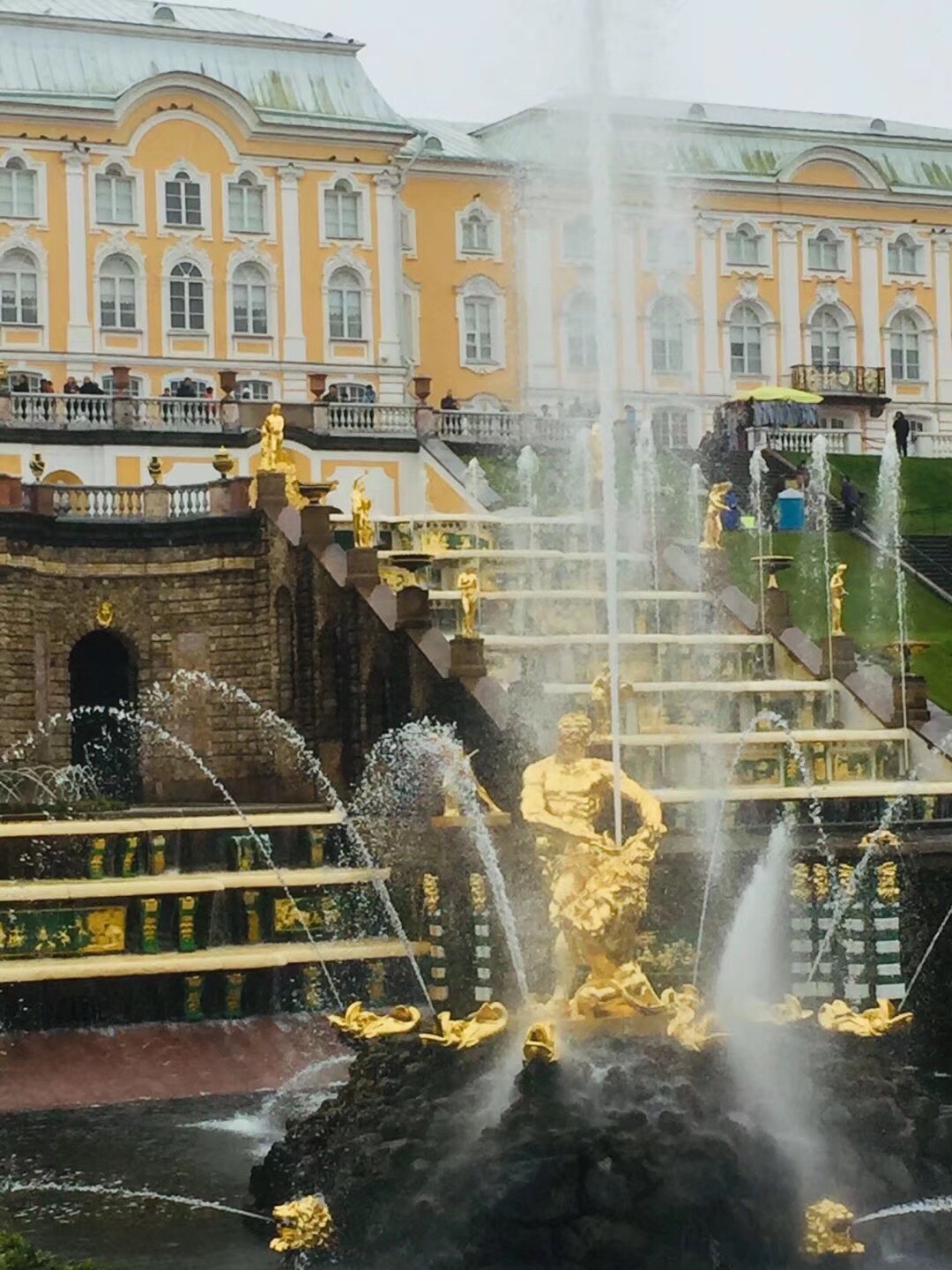 俄罗斯夏宫里著名的萨姆松喷泉