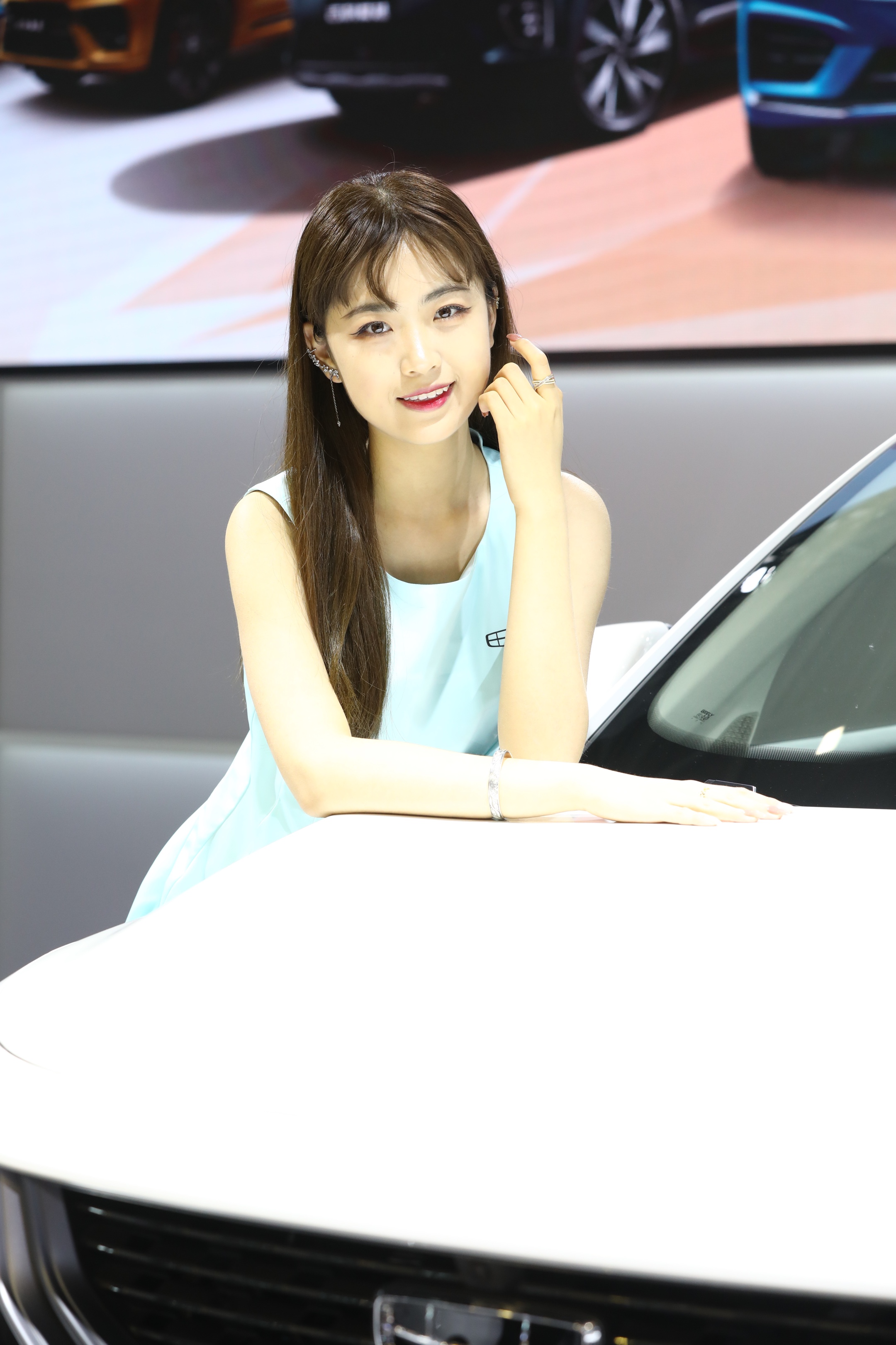 白露,一个清纯甜美的女孩,像极了某一电影演员.