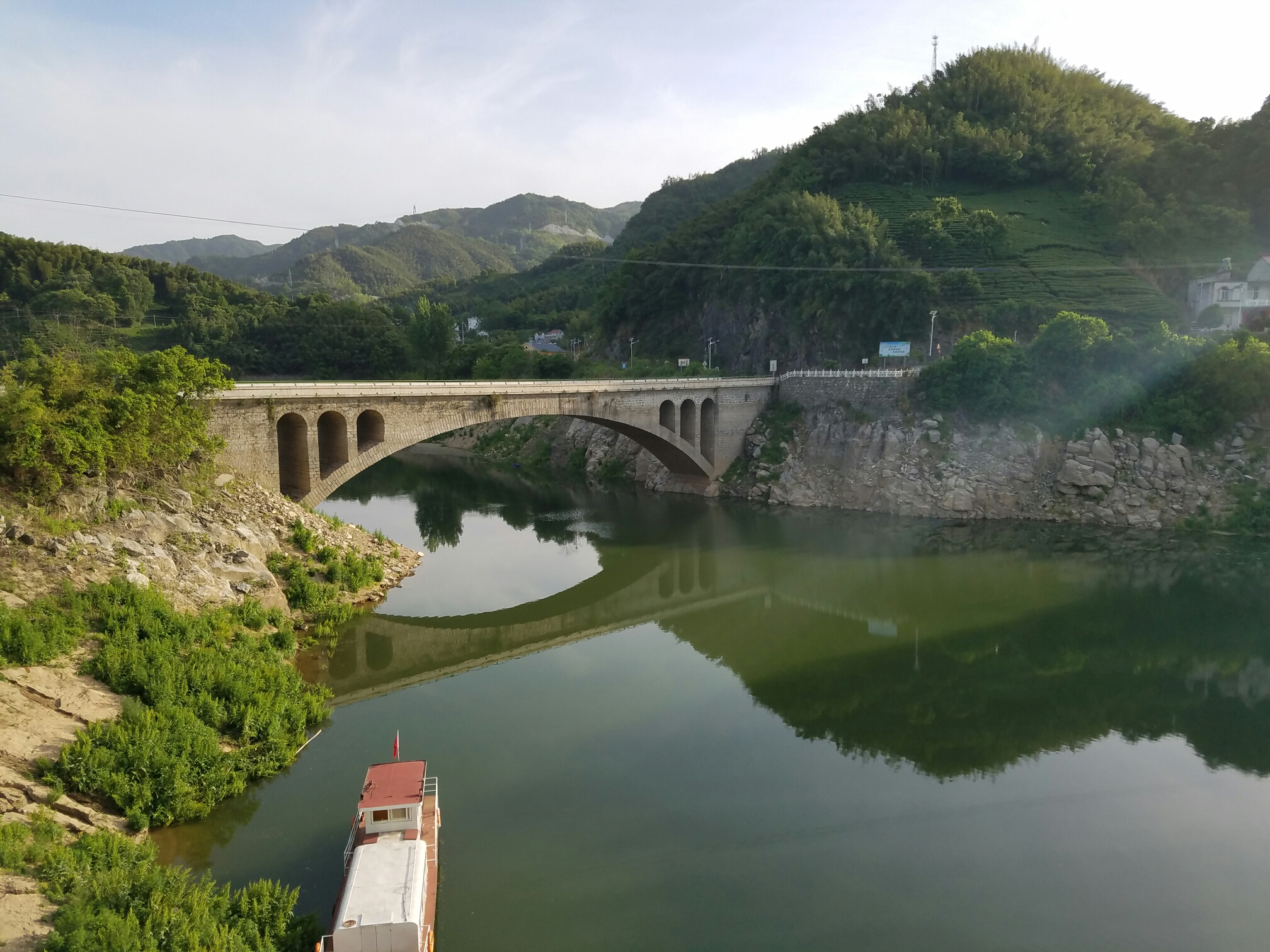 驴友团快乐行之二一一一响洪甸水库闲云潭影休闲农庄