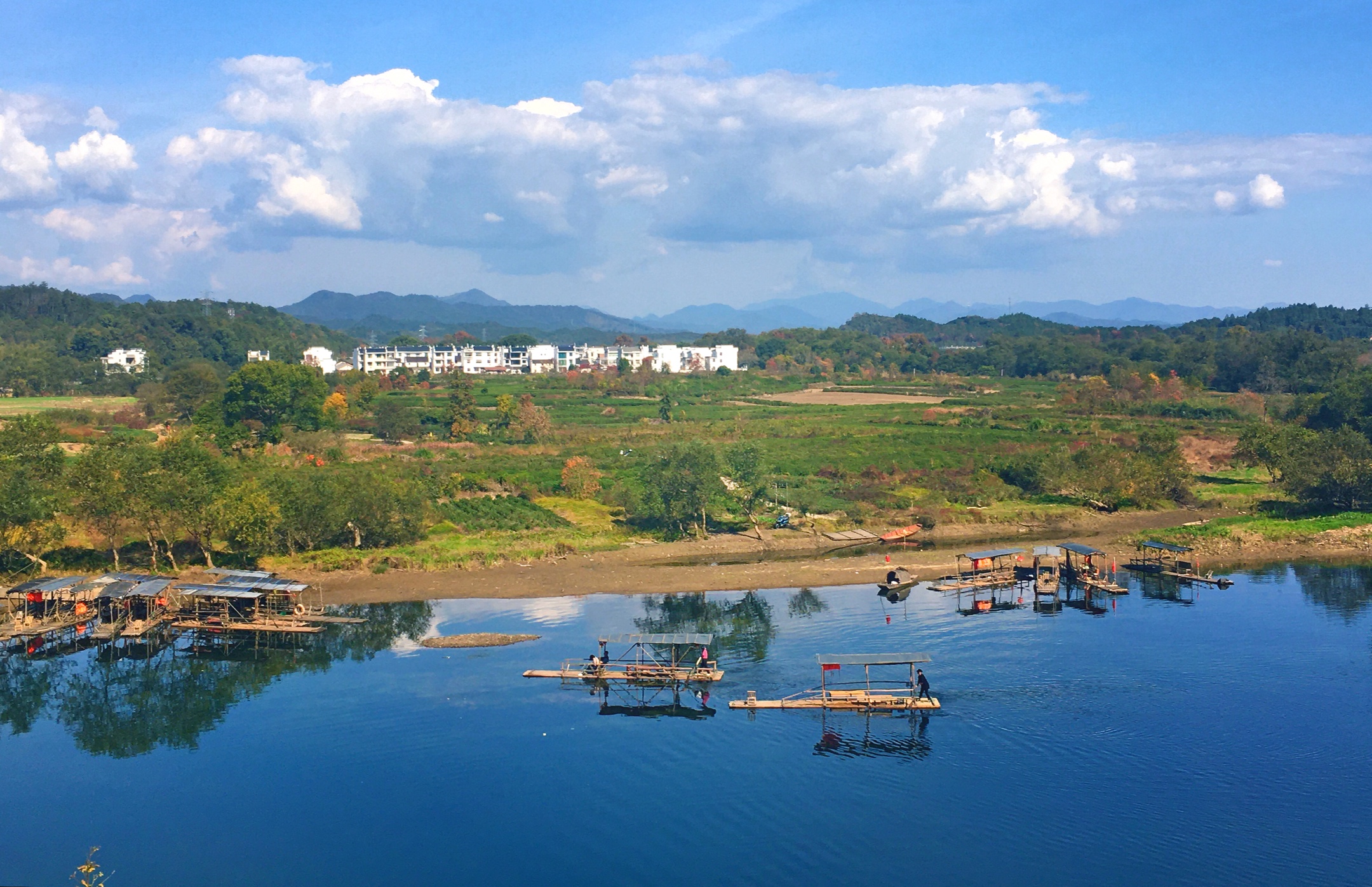 月亮湾位于江西省上饶市婺源县县城(紫阳镇)往李坑景区5处
