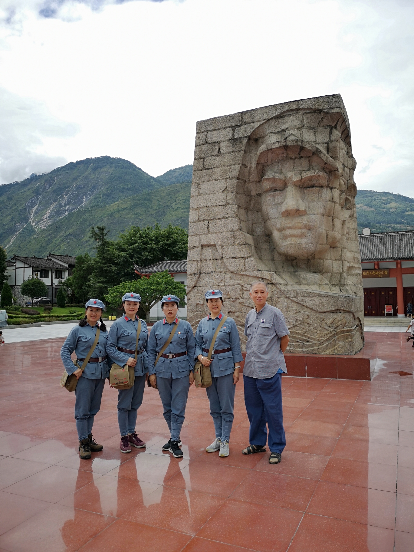 安顺场红军强渡大渡河纪念地 安顺场地处大渡河中游,是大渡河畔的一个