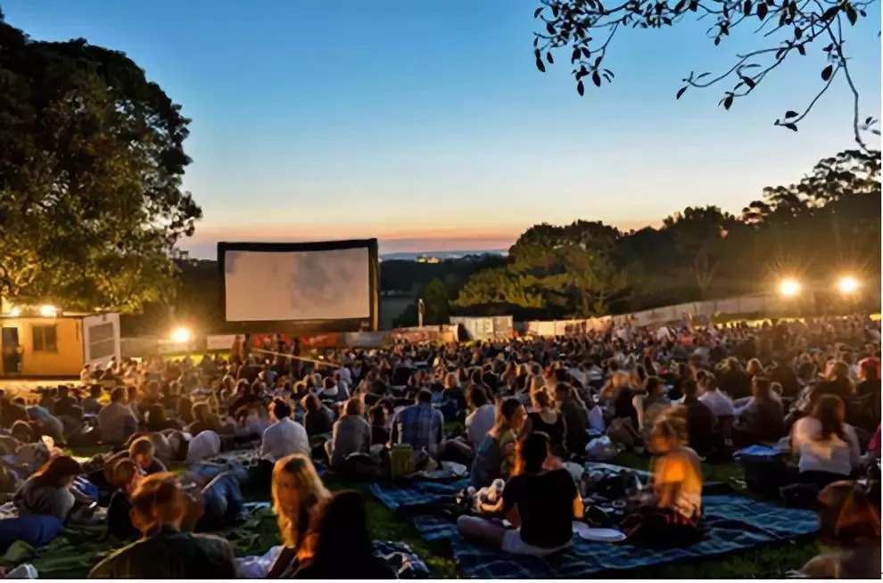 童年拾趣《最爱看的露天电影》作者:康德华朗诵:老