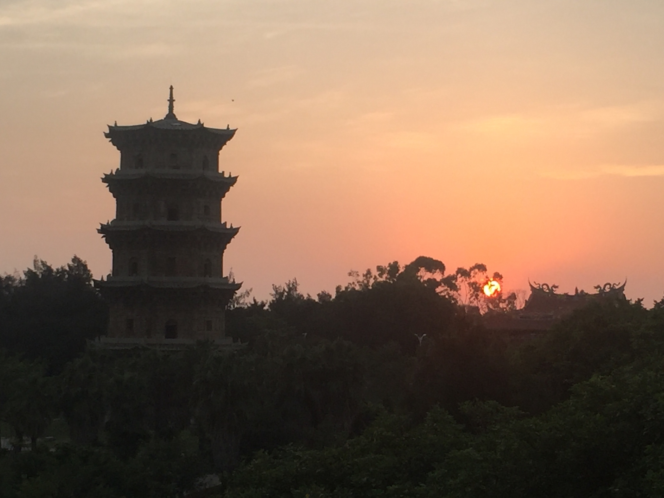 福建石狮六胜塔日出