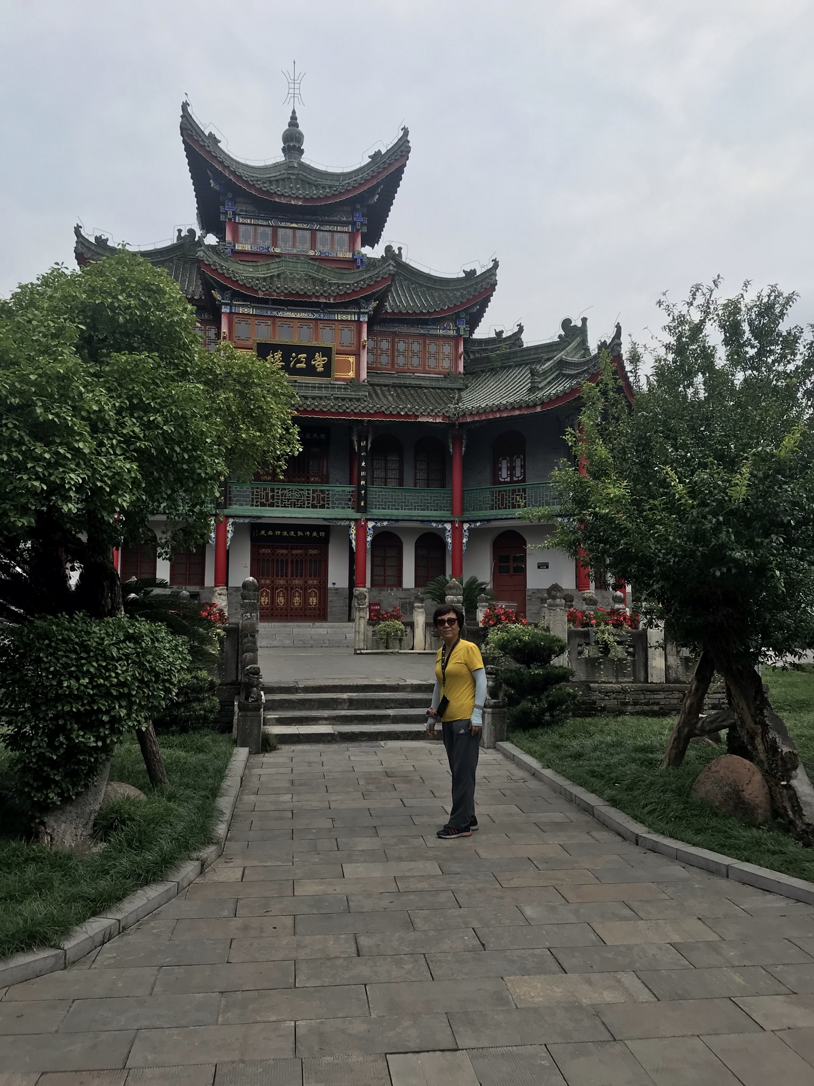 宫廷遗址古汉台,古迹古阁古楼亭; 汉中历史博物馆,文物齐全藏品精.