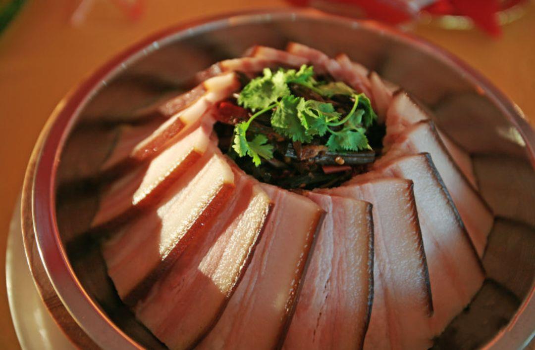 行走在年味中的湖南湘西腊肉