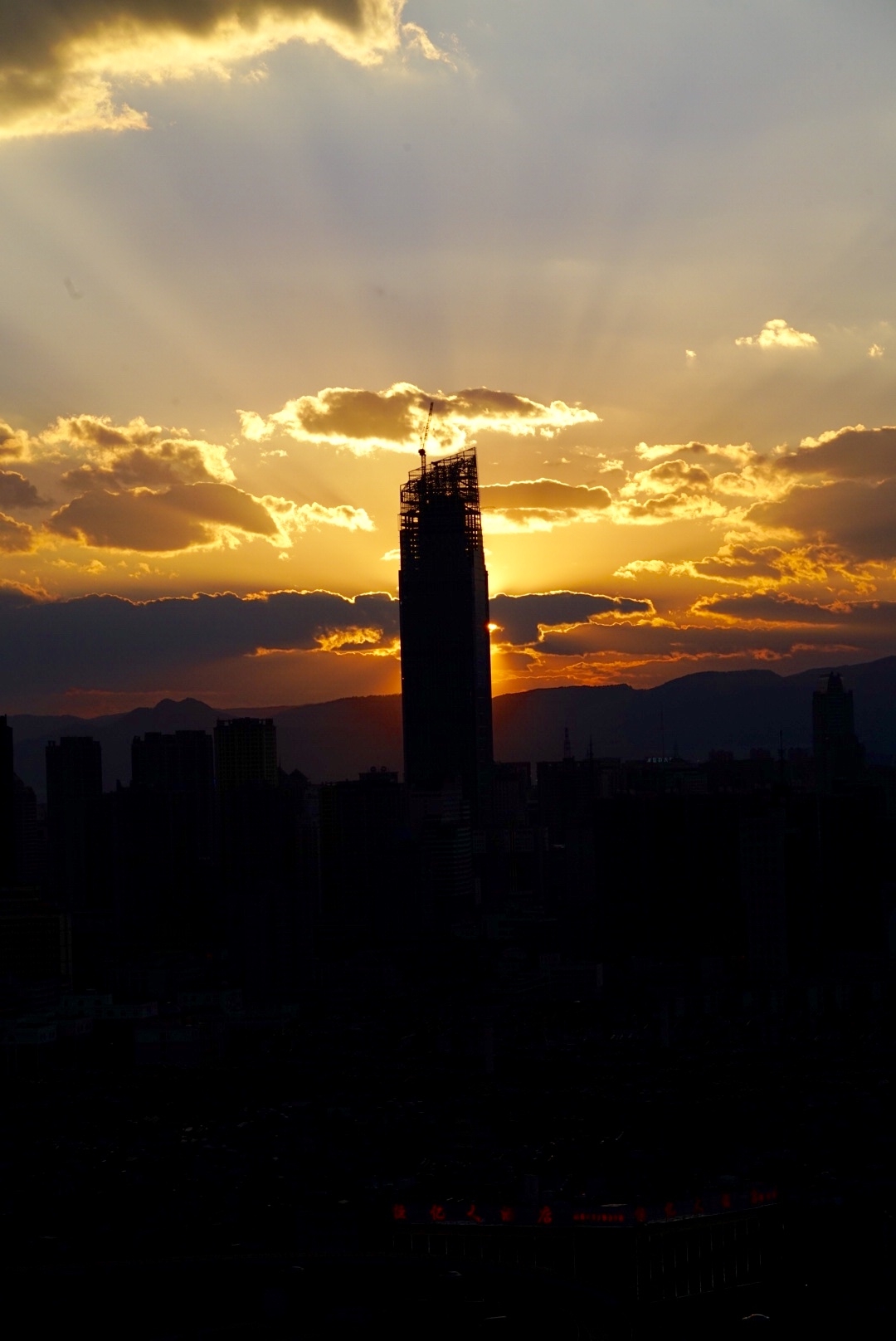 感悟雅致人生;插一束花,静静享受悠闲时光,亦可在欣赏城市夜景中领略