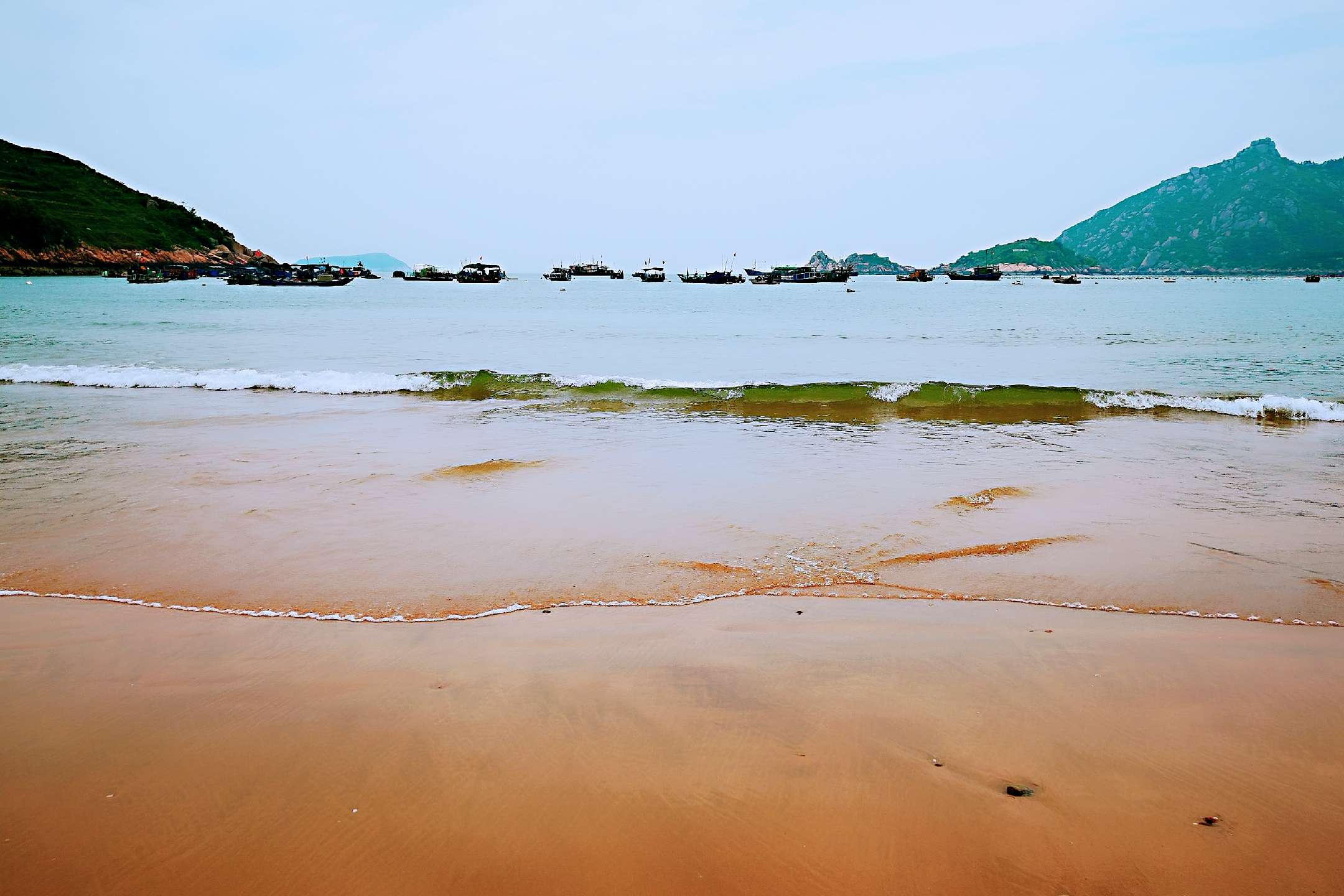 蓝色的港湾金色的沙滩流动的海风让人找不到语言来形容自己有一种什么