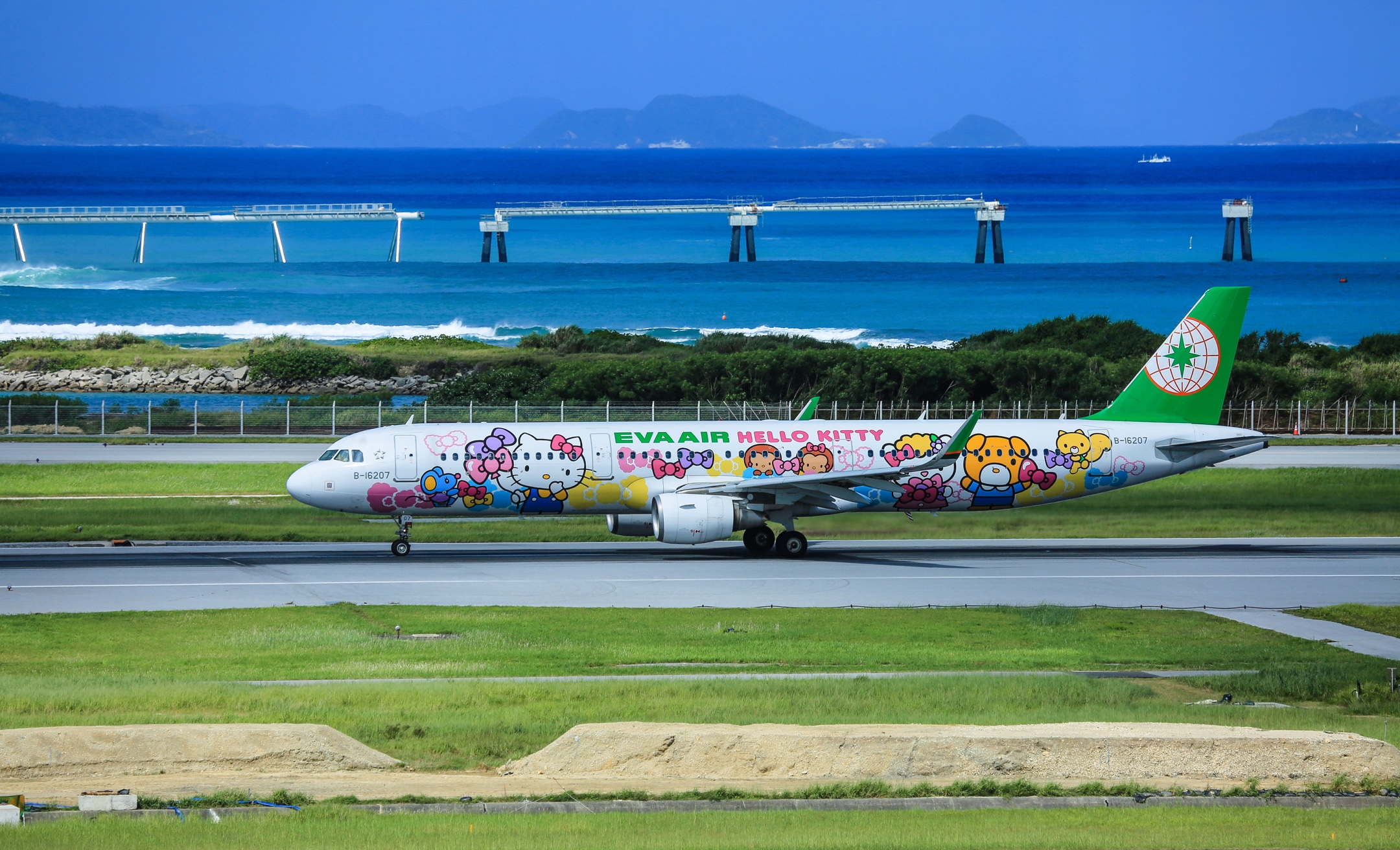 台湾长荣航空公司空中客车a321型"hello kitty"彩绘涂装客机!