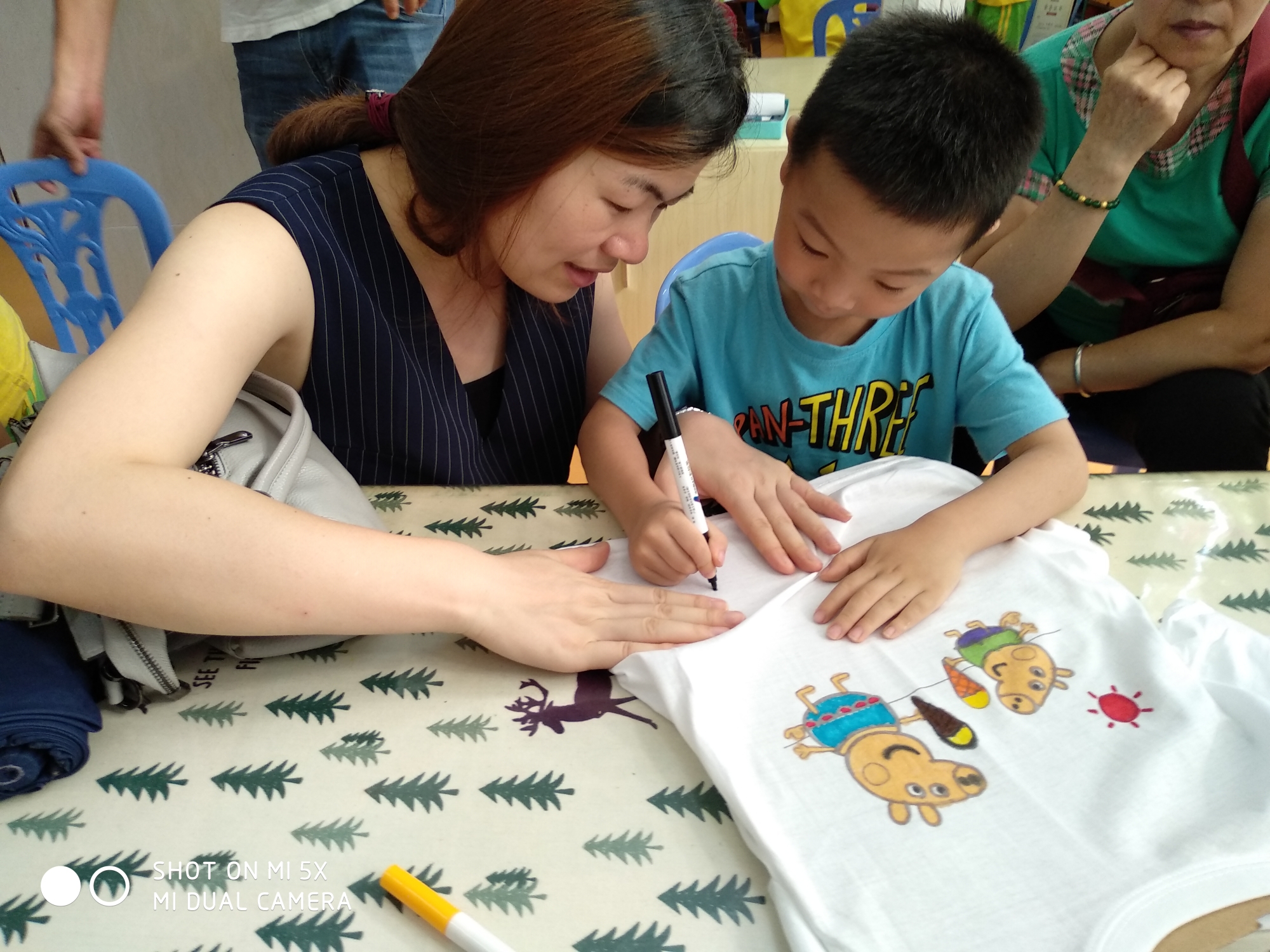 《彩绘t恤—才艺二幼亲子活动