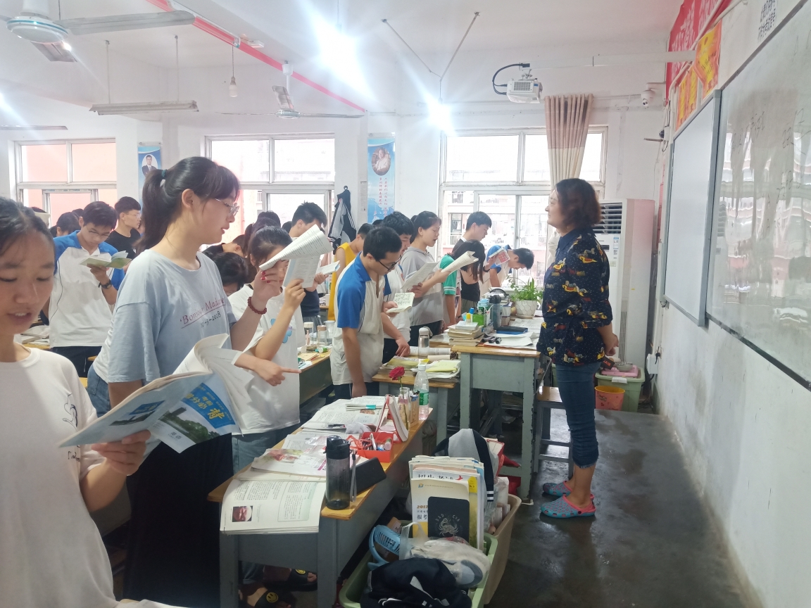 西华三高教师风雨兼程认真上好早起辅导课