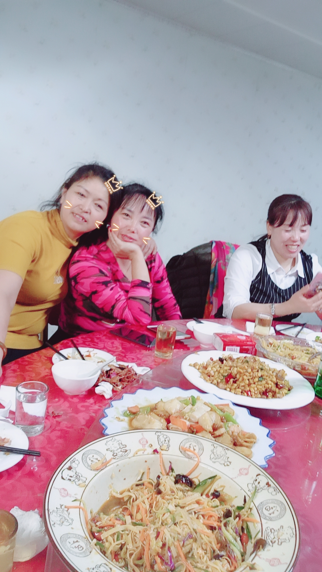 糊姐姐晚上请姐妹聚餐啊在里谢谢姐姐