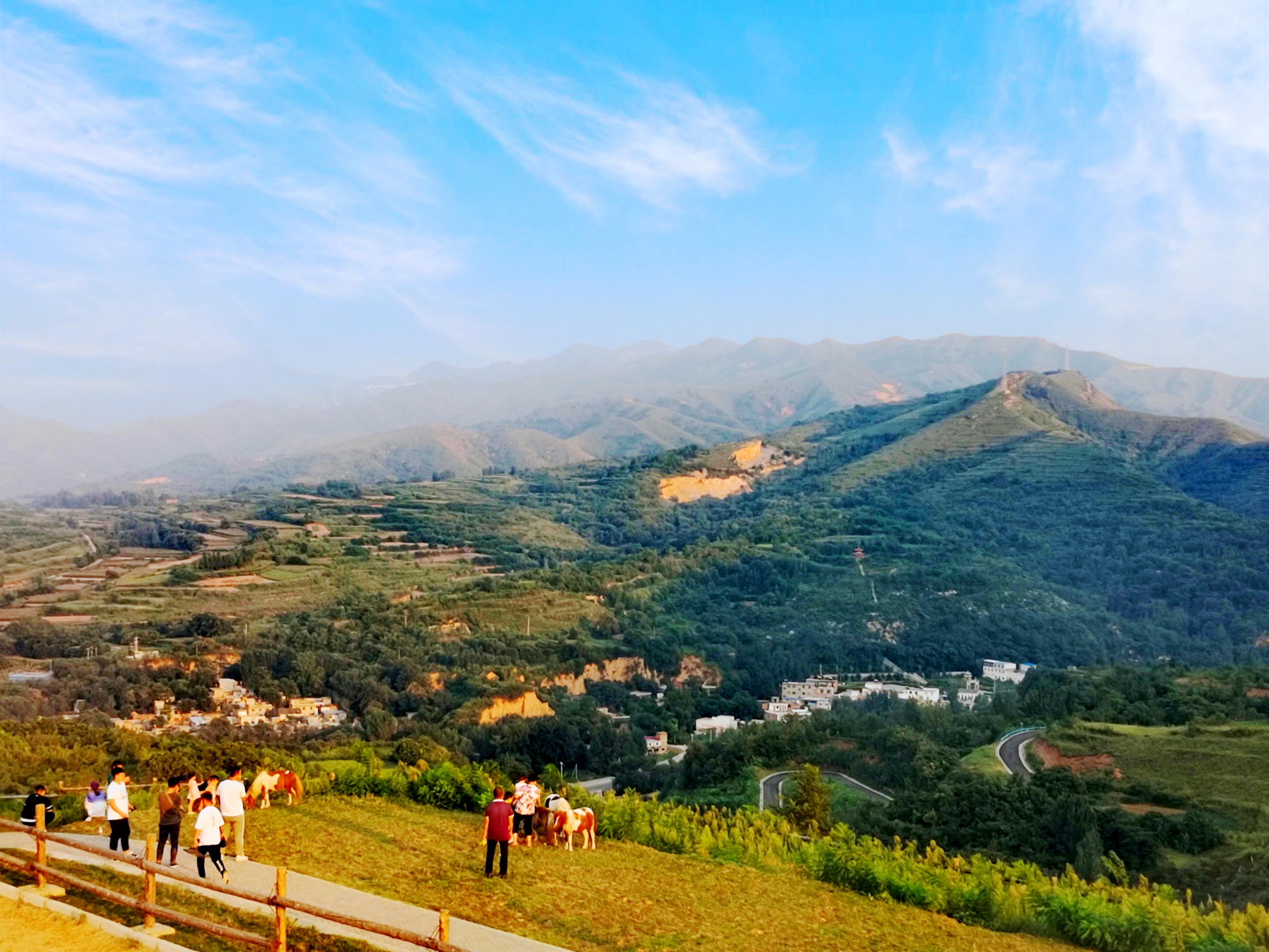 风光秀美万安山高山牧场让你体验蒙古族别样风情