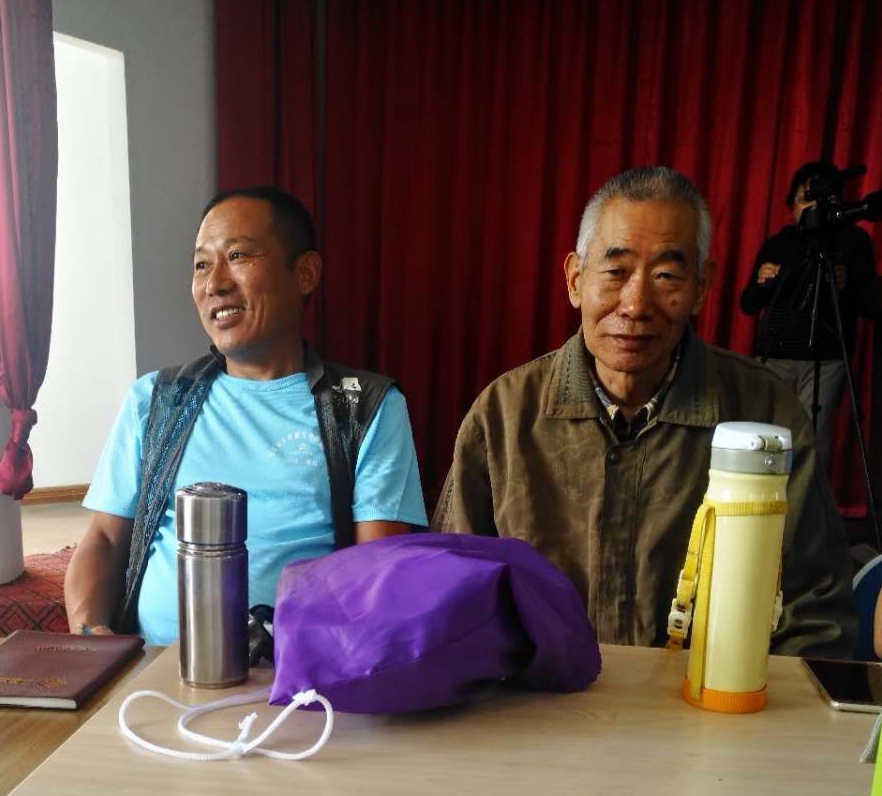 老记者(编委成员郑林杰,张志水)