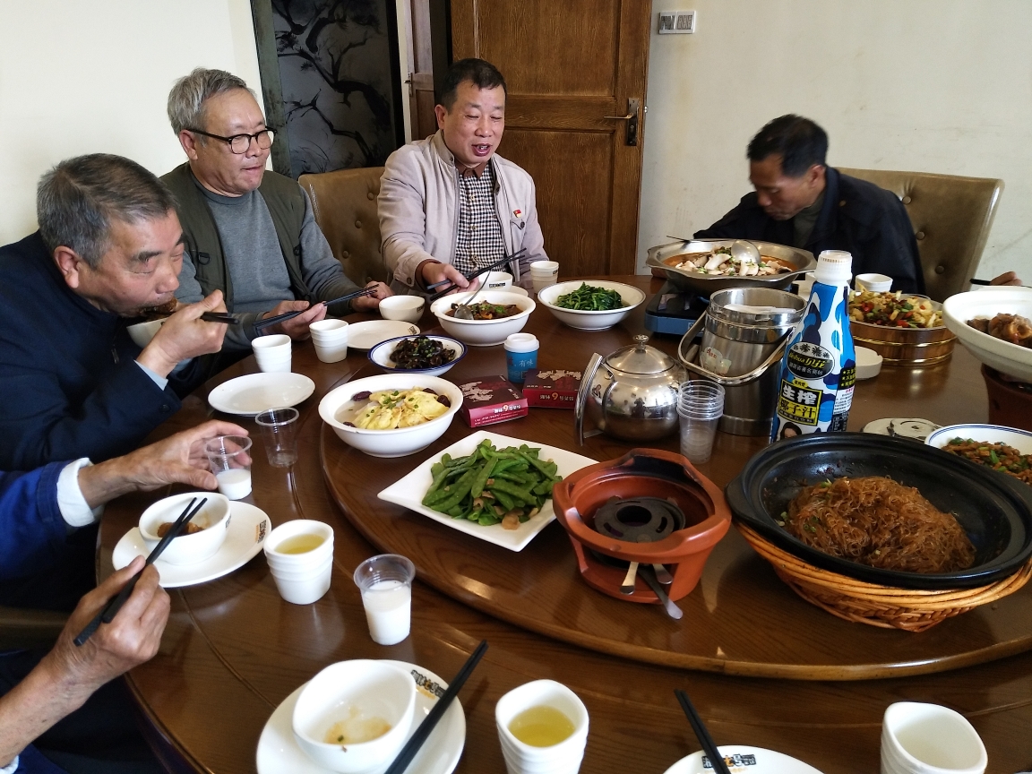 绥宁县森林公安局老干党支部,组织党员学习十三届全国人大第二次会议