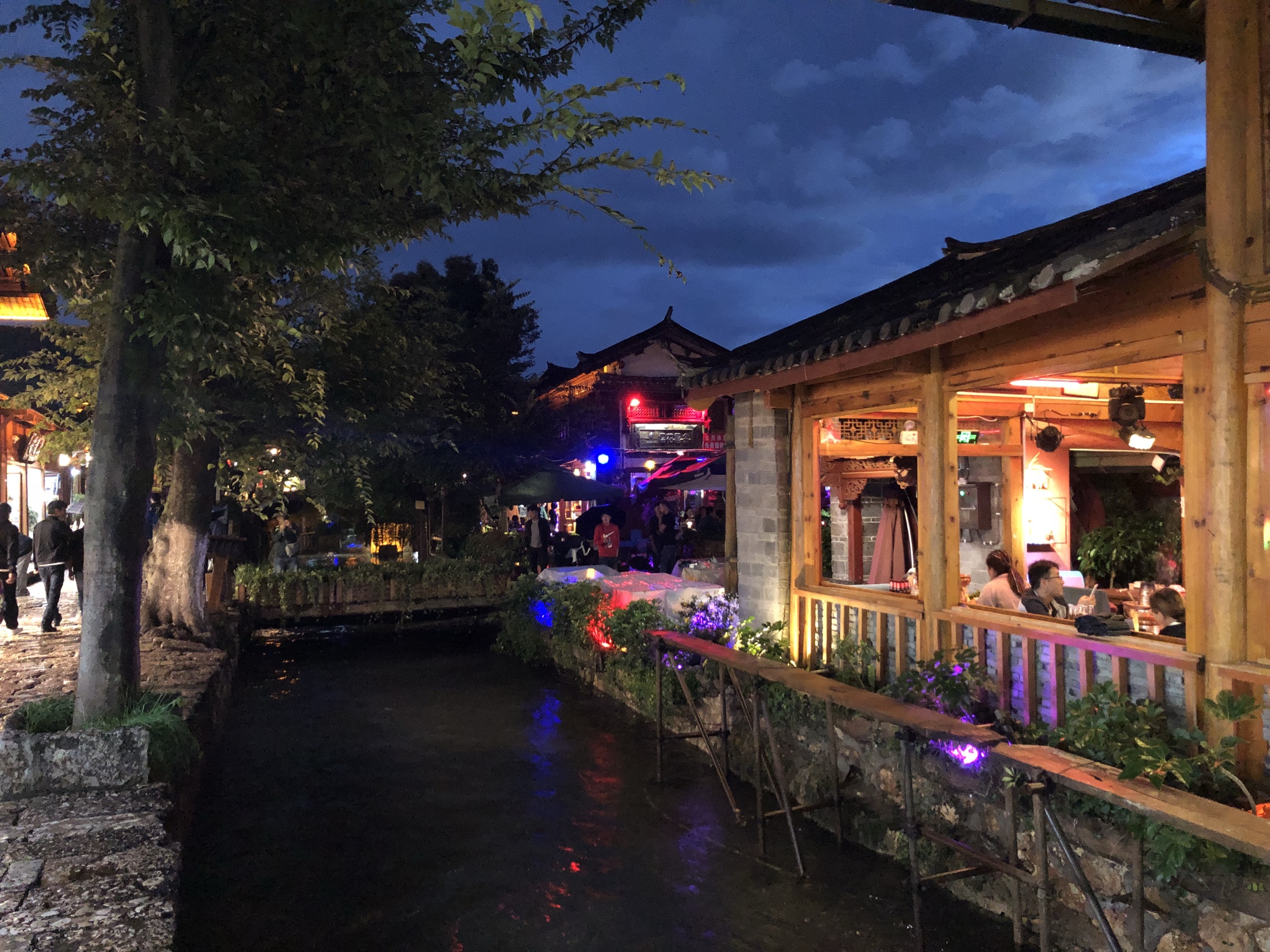 丽江古城夏夏手鼓店美女快乐送歌