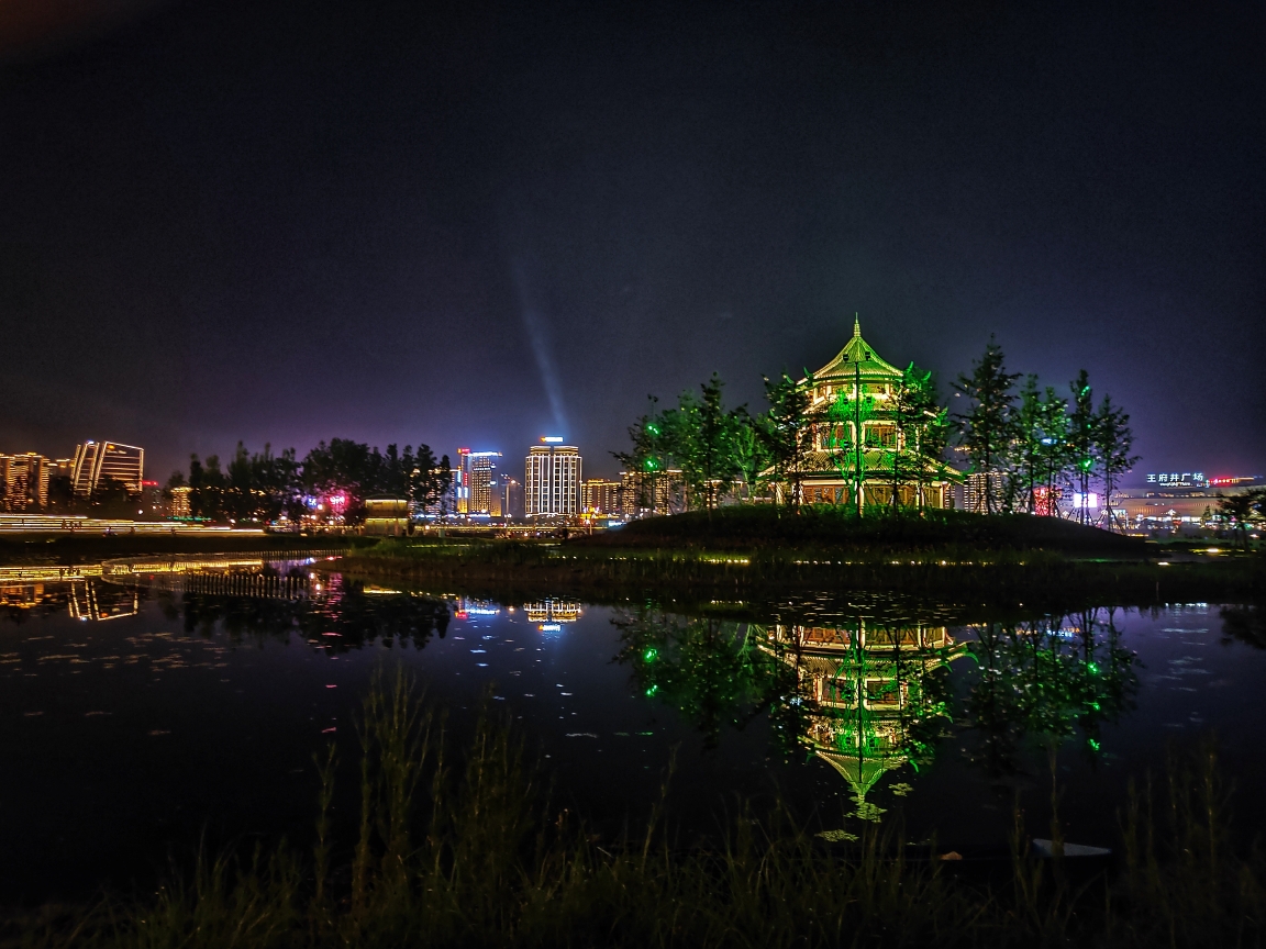 南充印象嘉陵江湿地公园夜景(手机版)完稿于5,10日.