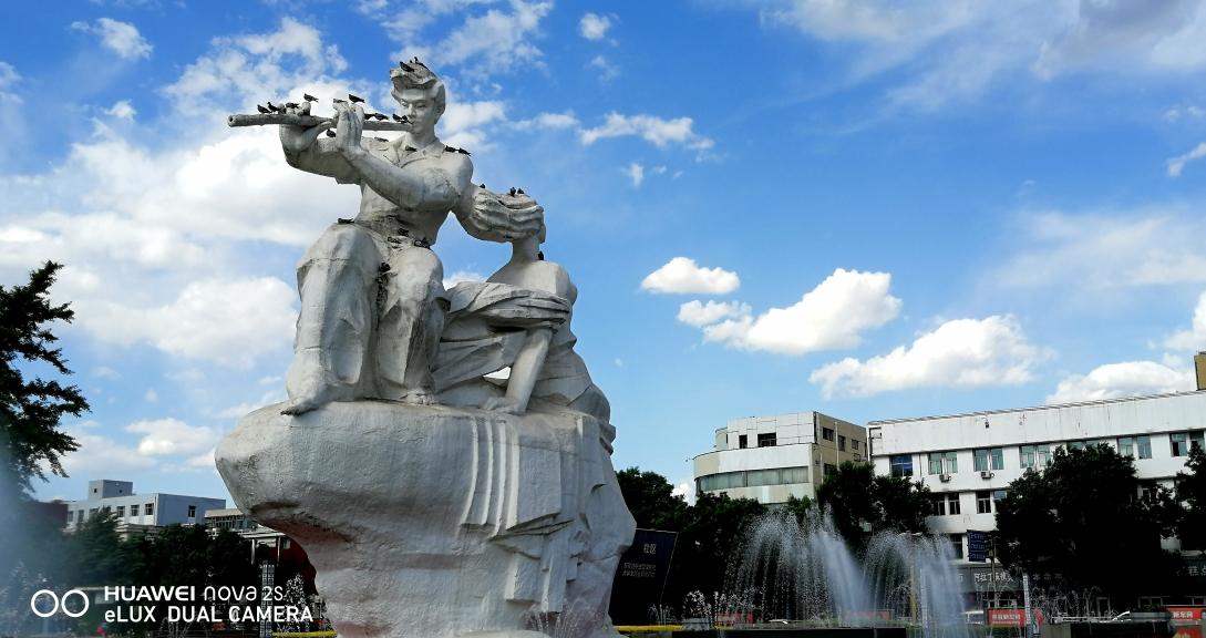 五一广场《晋泉之声》雕塑