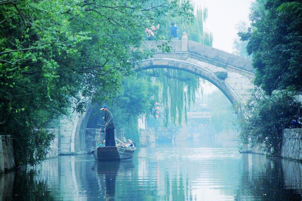 自己丢在了烟雨江南  以一朵花的方式  只是开合之间  以一首诗的意境