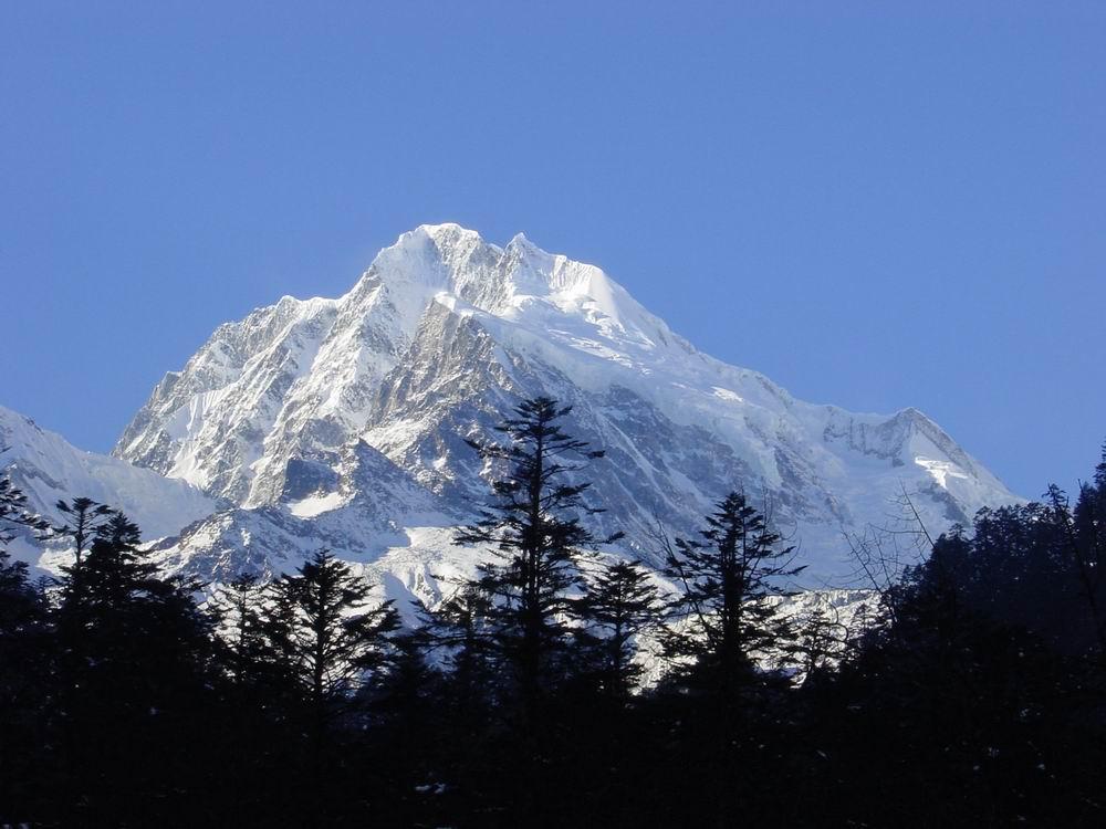 窗含西岭千秋雪---西岭雪山