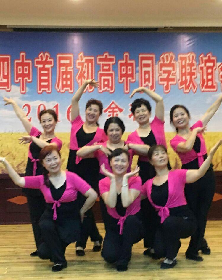 集体舞:  《珊瑚颂》造型
