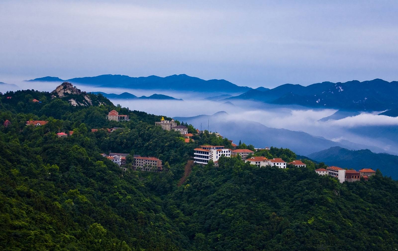 信阳鸡公山,中国四大避暑胜地之一,河南最具南方特色的名山.