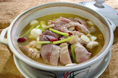 广东美食猪肚鸡的详细做法,这道猪肚鸡,最适合秋冬吃