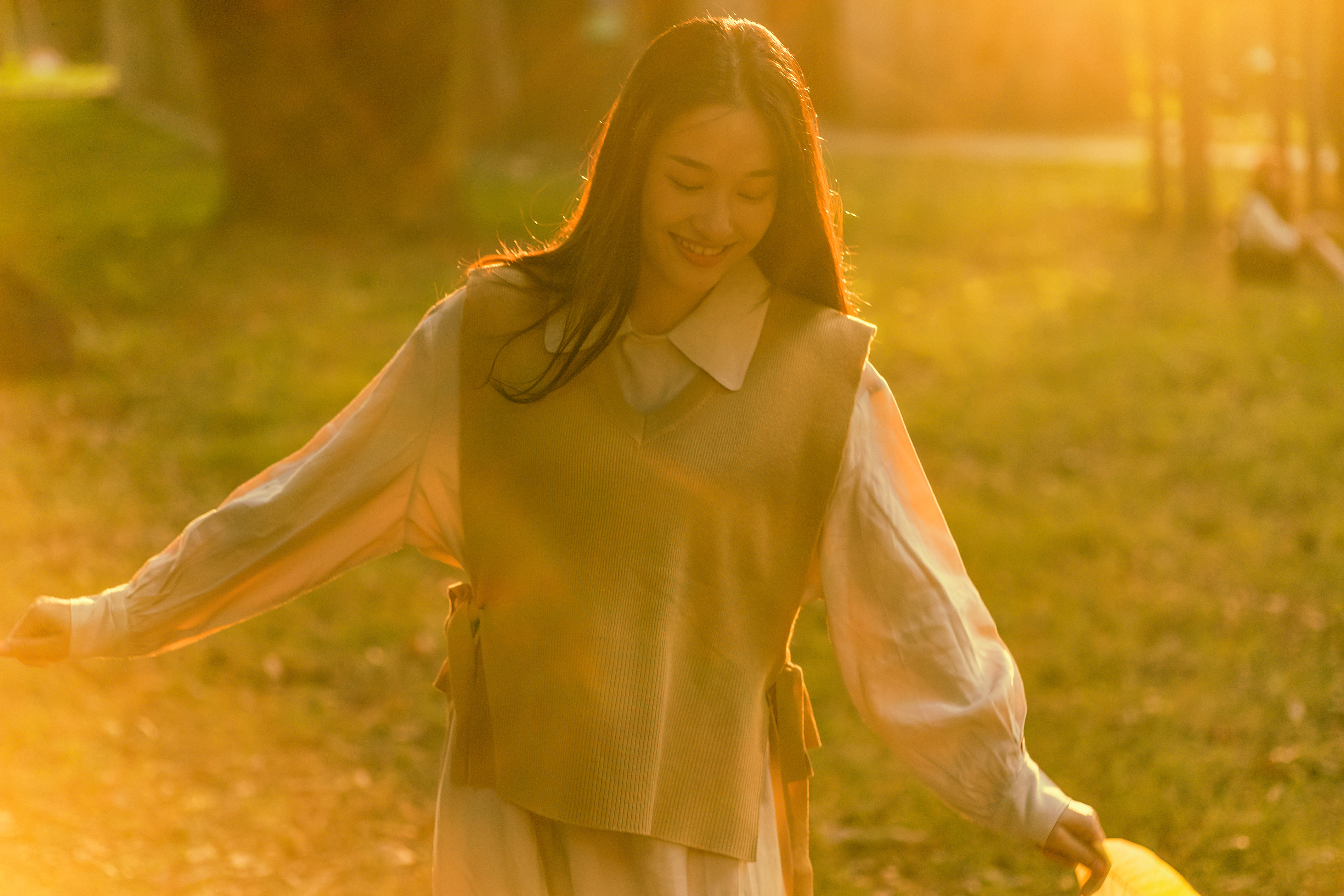 日落逆光人像的拍摄光斑有形非常漂亮