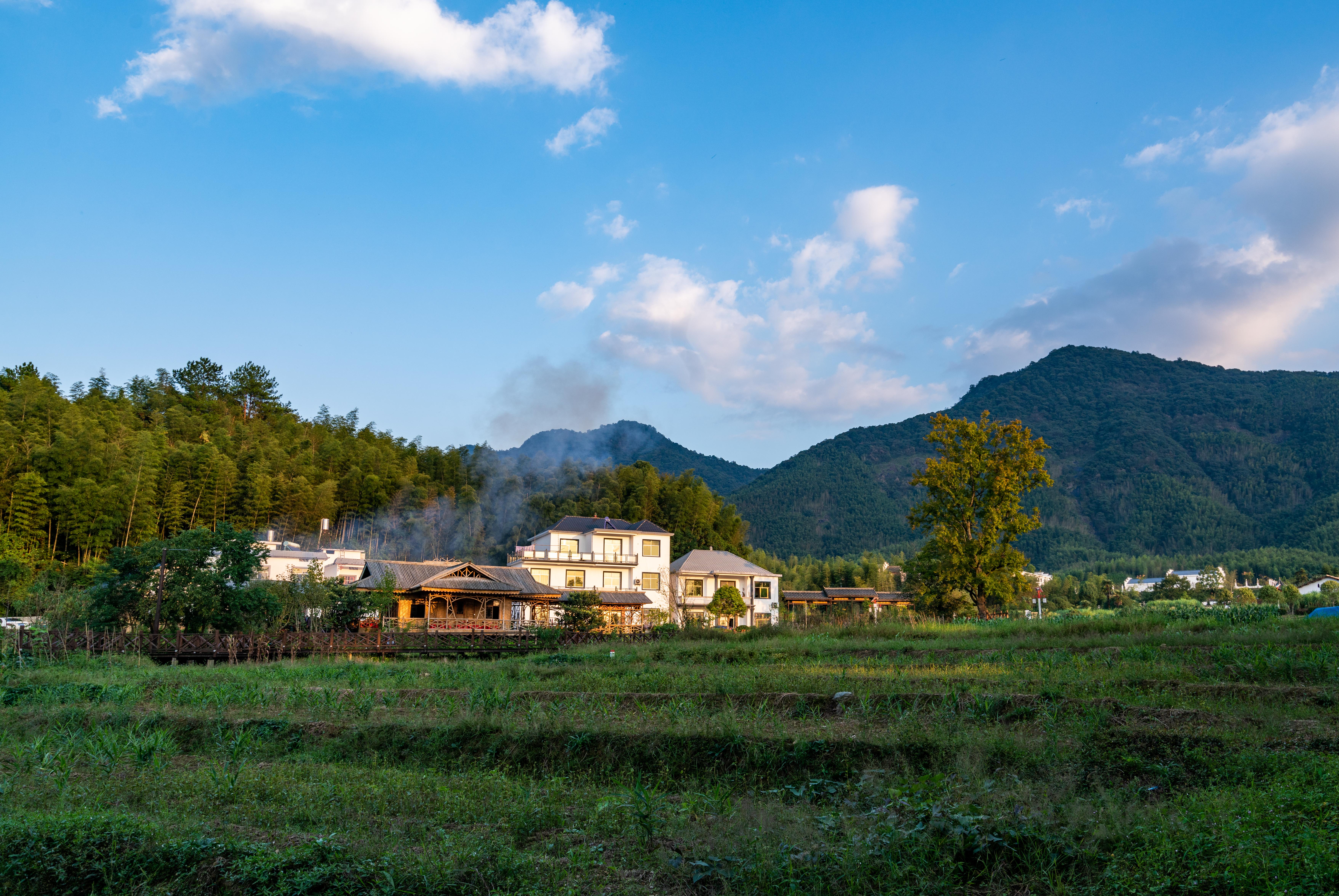 美丽的德兴乌石村