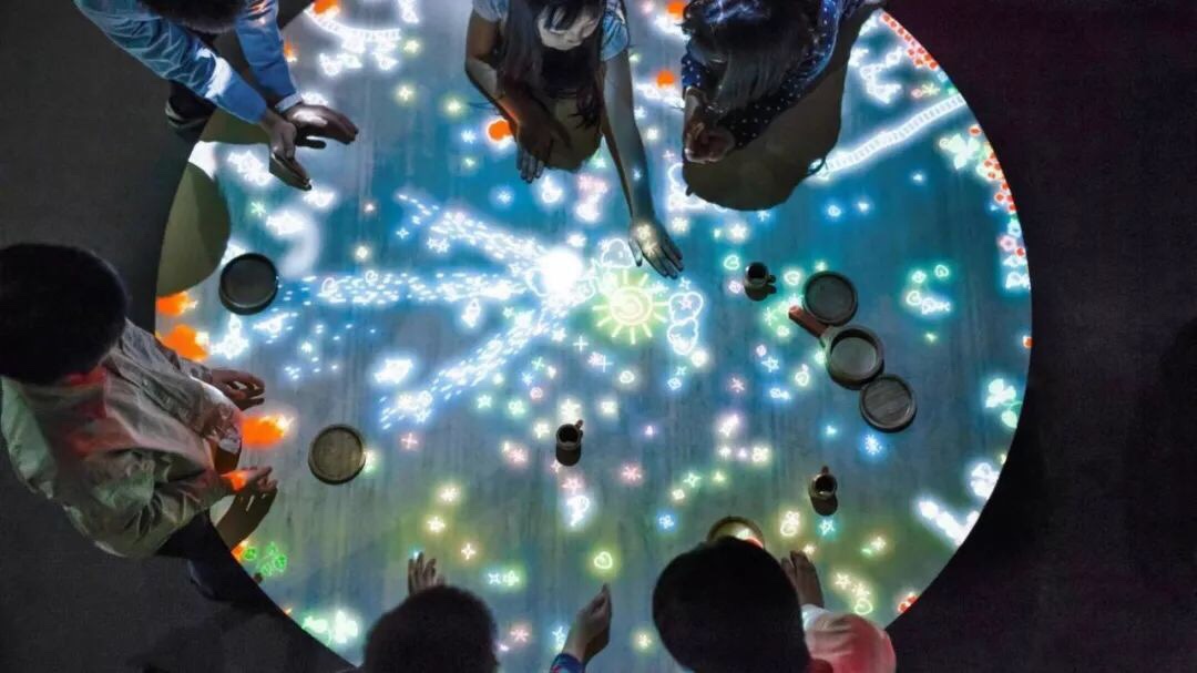摆脱低俗声光电,来 teamlab 展体验高科技遛娃