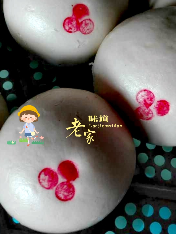 过年时蒸馒头要点上红点,寓意着新的一年幸福吉祥,也烘托着过年的喜庆