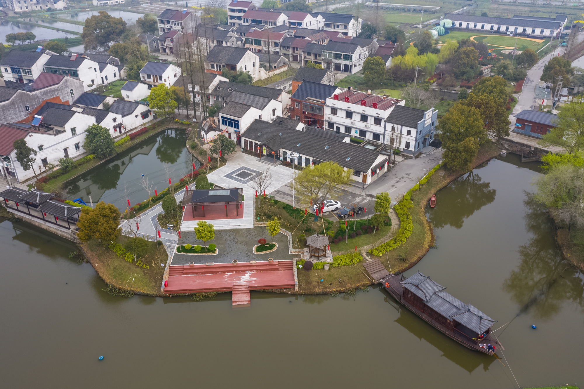 我们来到湖州善琏镇的窰里村.