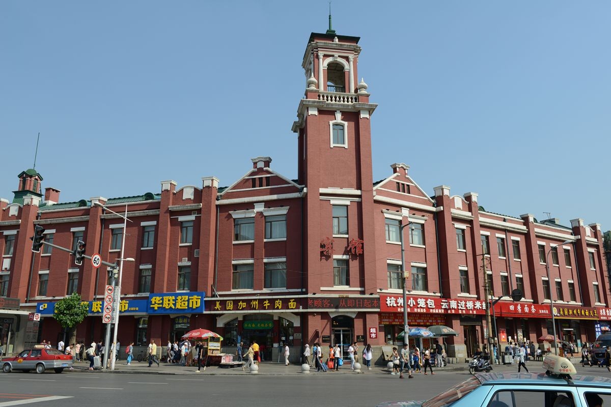 沈阳火车站对过三座老建筑